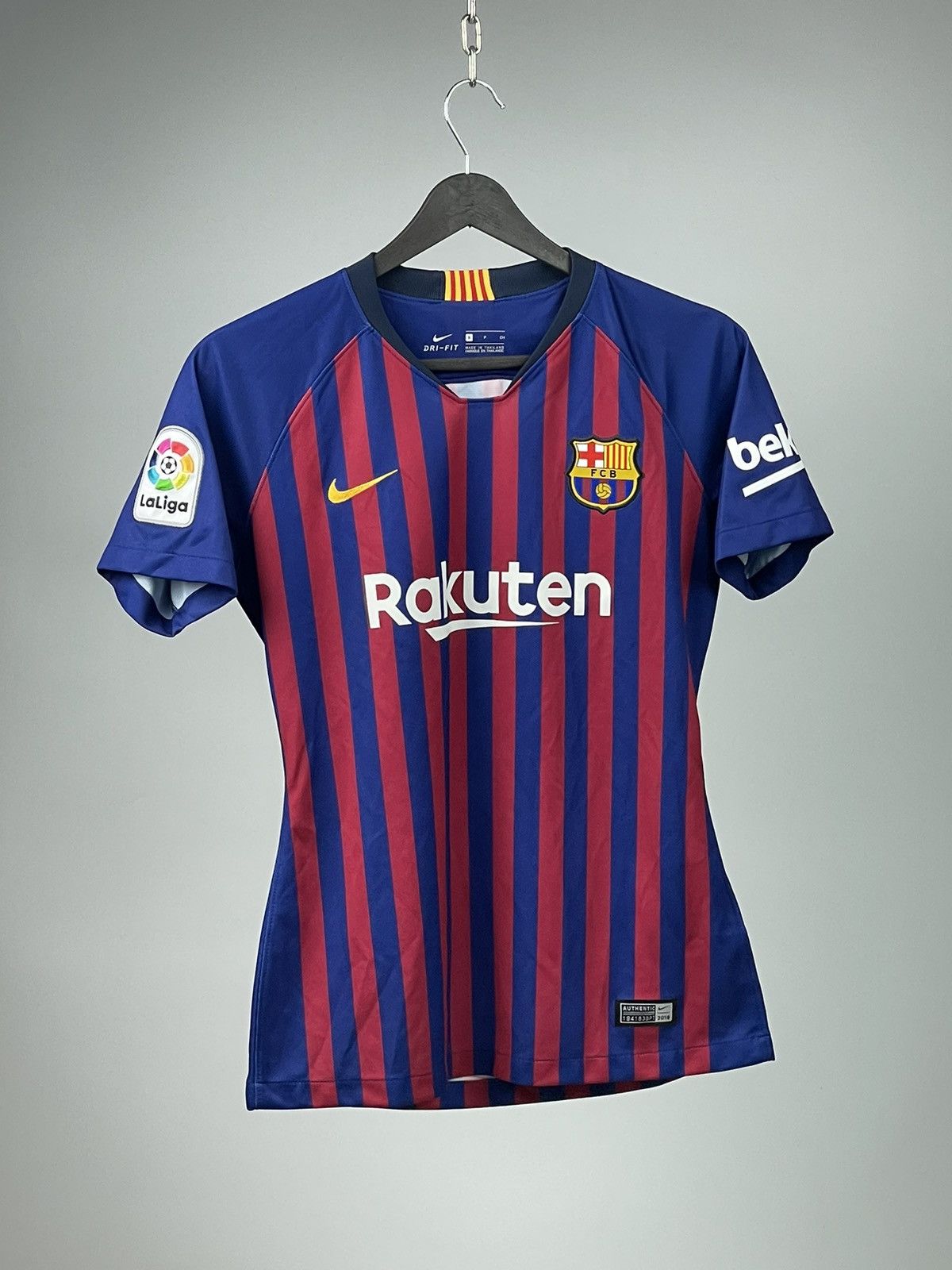 Nike Women’s Nike FC Barcelona 2018 Soccer Jersey Emma Ramirez #6 Size S / US 4 / IT 40 - 1 Thumbnail