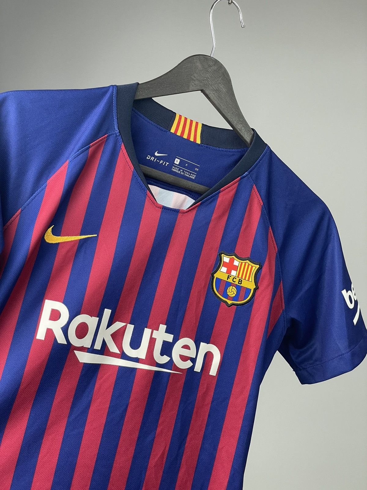 Nike Women’s Nike FC Barcelona 2018 Soccer Jersey Emma Ramirez #6 Size S / US 4 / IT 40 - 3 Thumbnail
