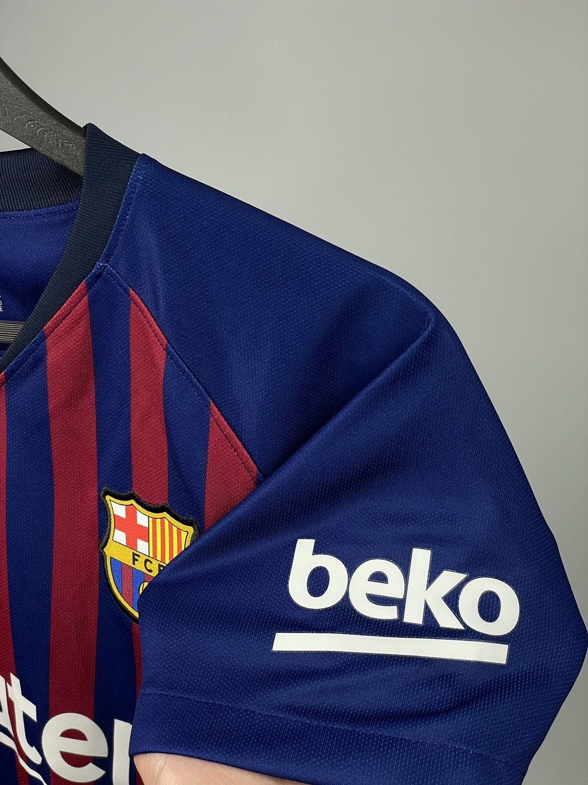Nike Women’s Nike FC Barcelona 2018 Soccer Jersey Emma Ramirez #6 Size S / US 4 / IT 40 - 6 Thumbnail