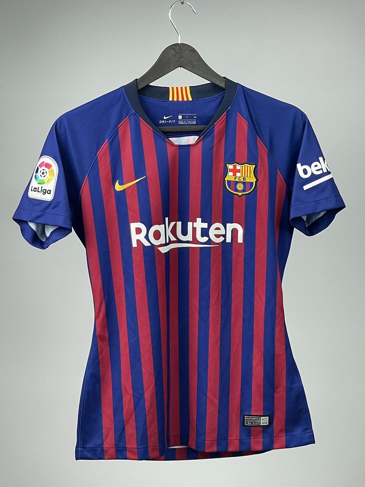 Nike Women’s Nike FC Barcelona 2018 Soccer Jersey Emma Ramirez #6 Size S / US 4 / IT 40 - 2 Thumbnail