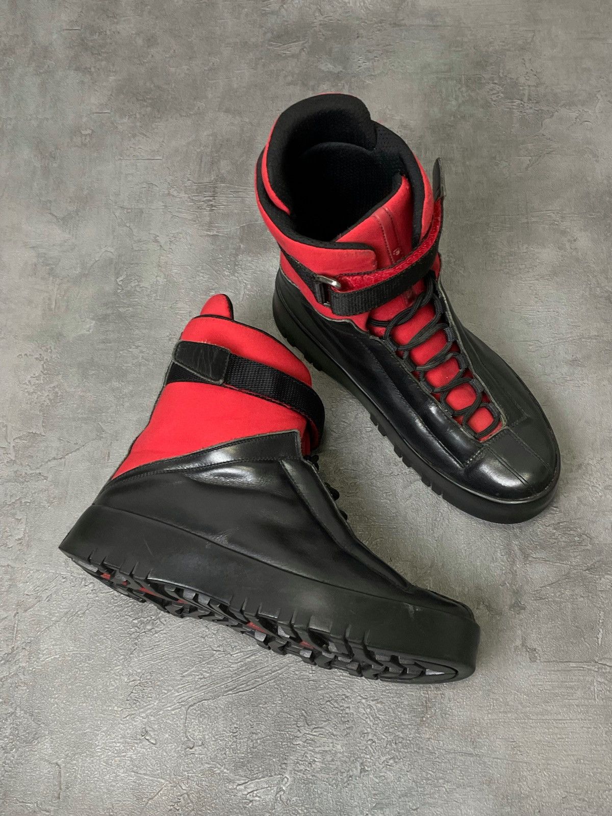 プラダ　prada ブーツ　アーカイブ　テック　y2k モード プラダ prada ブーツ アーカイブ テック y2k モード MFW FW25-26