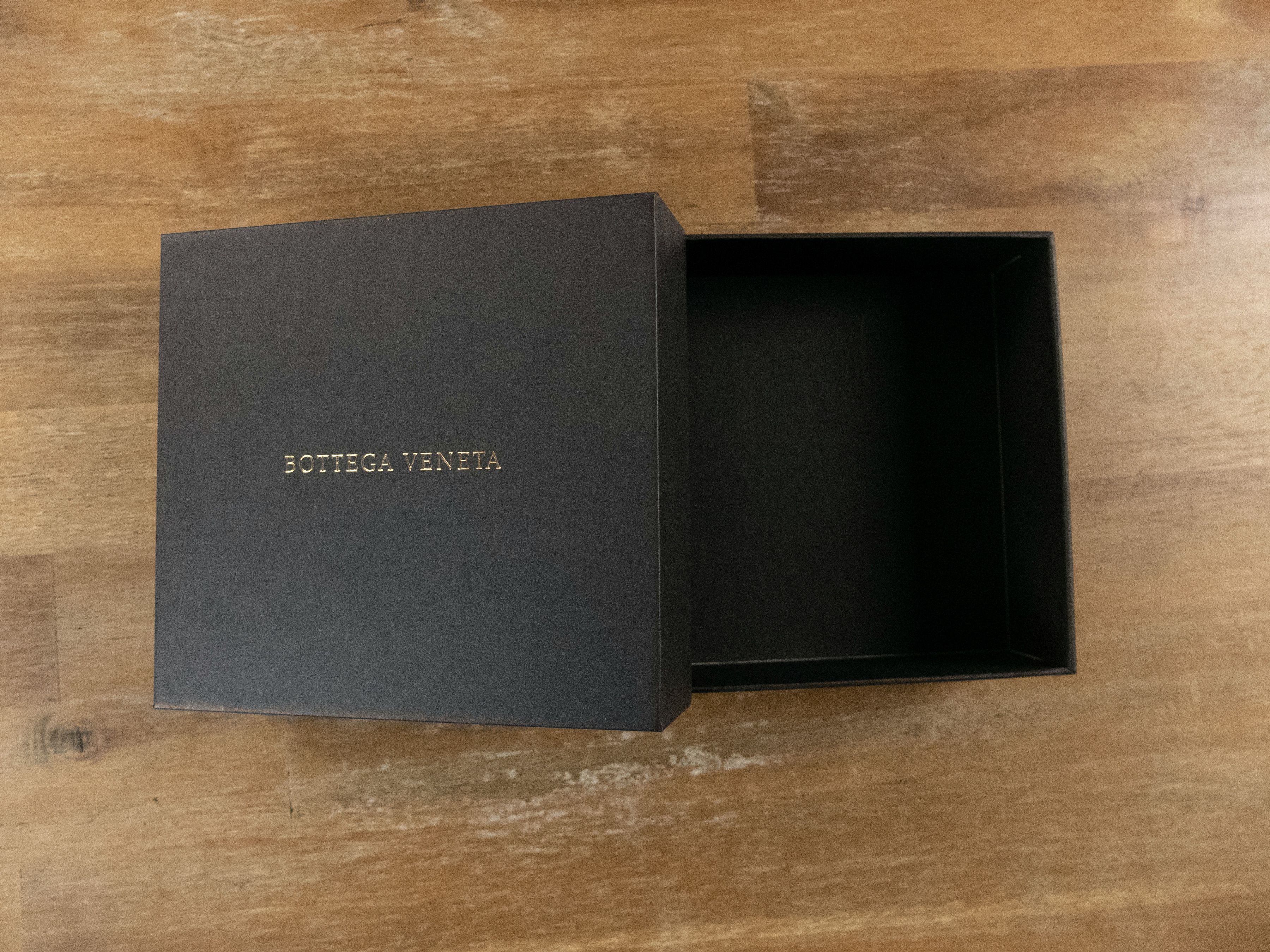 Bottega Veneta BOTTEGA VENETA red intrecciato print enamel bangle bracelet Size ONE SIZE - 10 Thumbnail