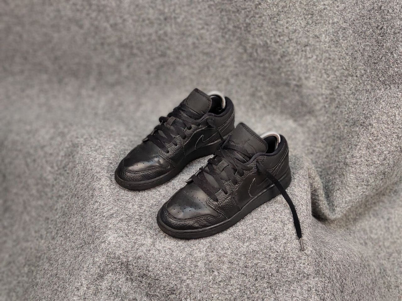 Nike Nike Air Jordan 1 Gs Low Triple Black Retro Leather Sneakers Size US 6.5 / IT 36.5 - 11 Thumbnail