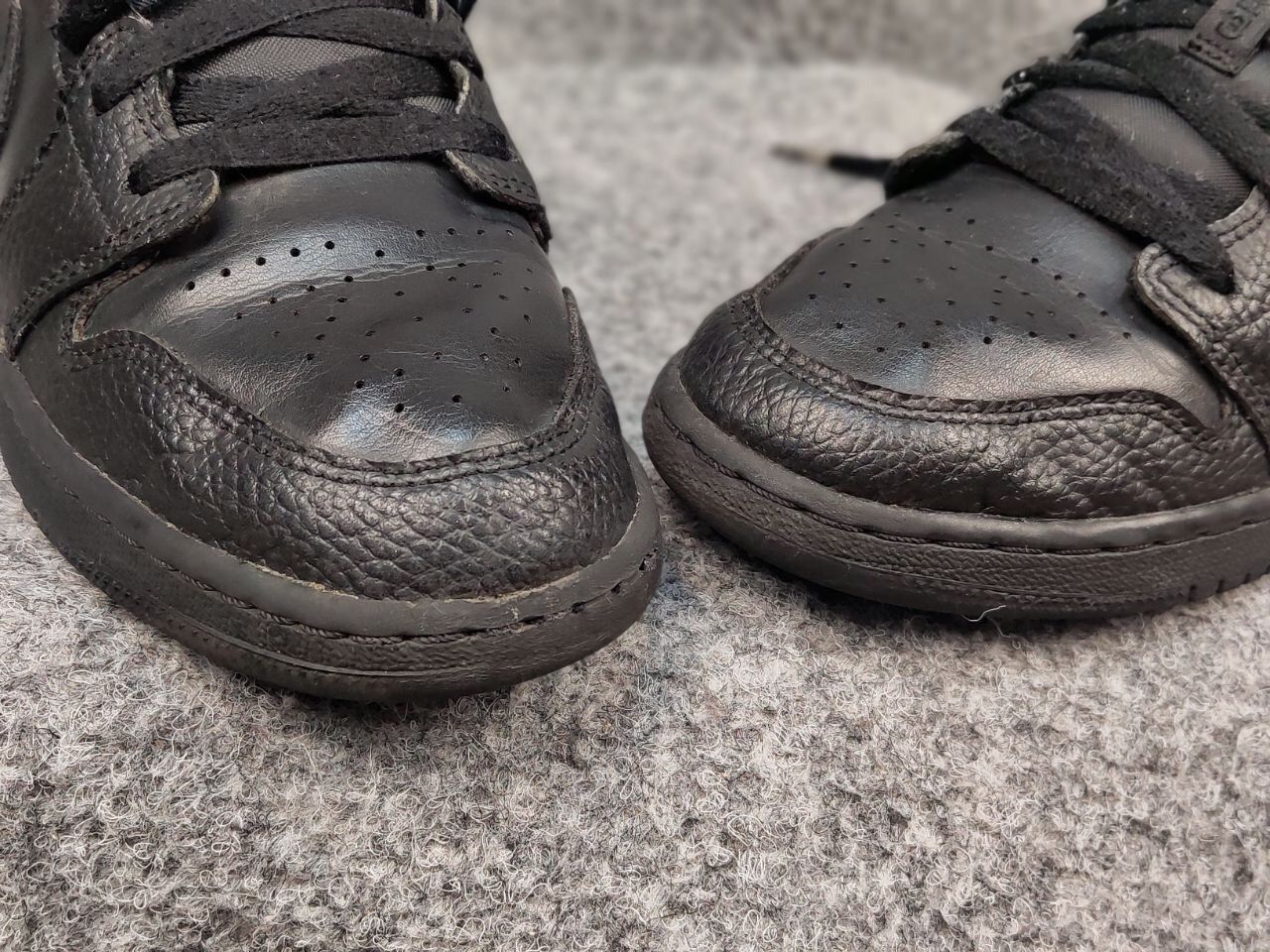 Nike Nike Air Jordan 1 Gs Low Triple Black Retro Leather Sneakers Size US 6.5 / IT 36.5 - 17 Thumbnail
