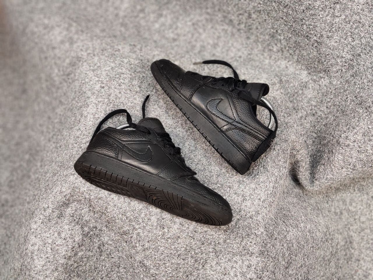Nike Nike Air Jordan 1 Gs Low Triple Black Retro Leather Sneakers Size US 6.5 / IT 36.5 - 2 Thumbnail