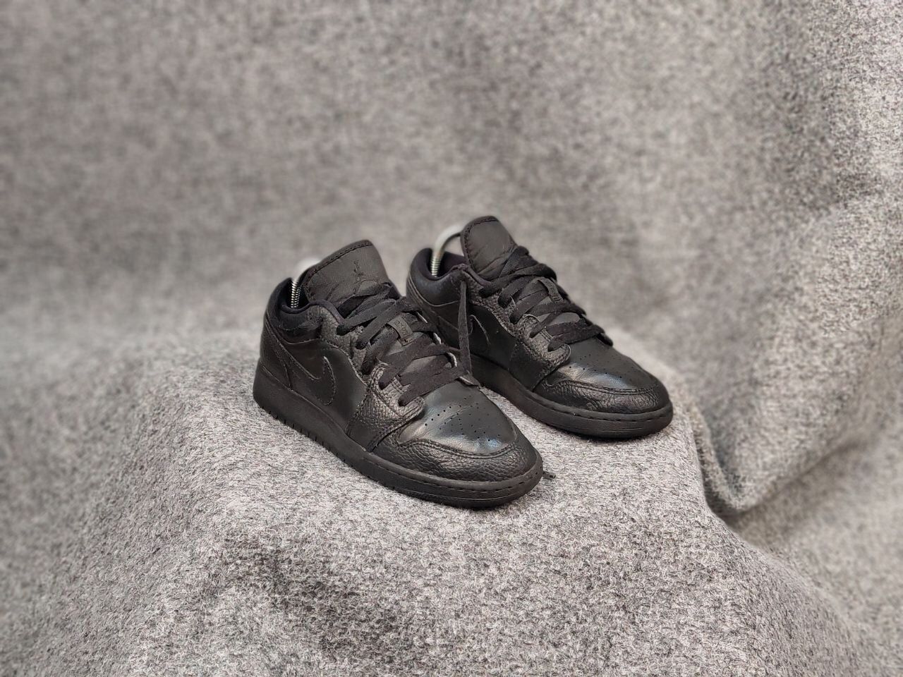 Nike Nike Air Jordan 1 Gs Low Triple Black Retro Leather Sneakers Size US 6.5 / IT 36.5 - 4 Thumbnail