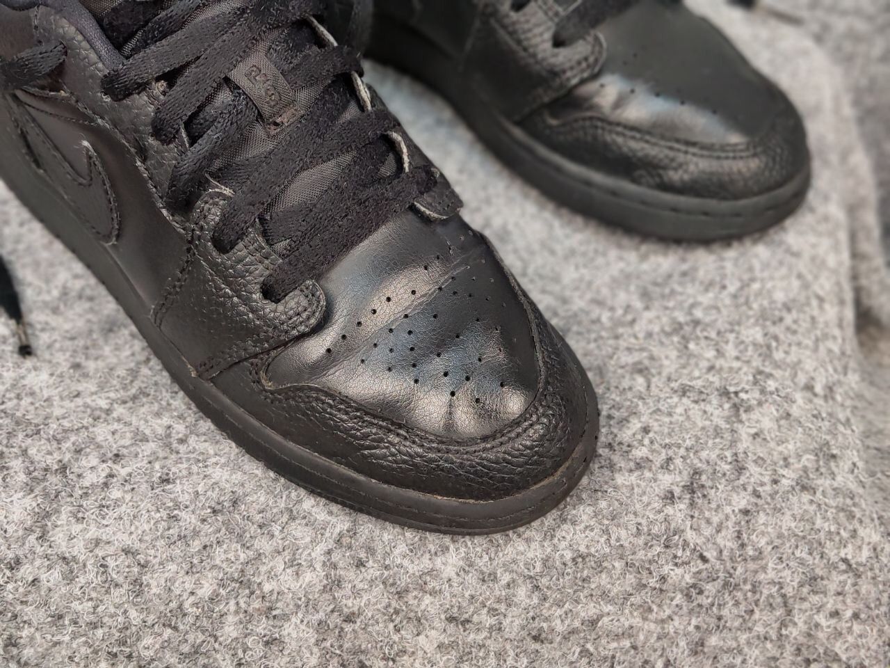 Nike Nike Air Jordan 1 Gs Low Triple Black Retro Leather Sneakers Size US 6.5 / IT 36.5 - 20 Thumbnail