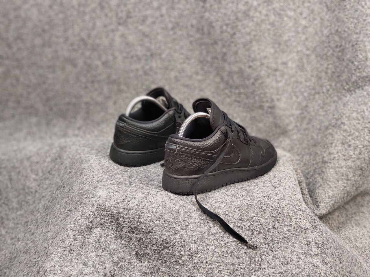 Nike Nike Air Jordan 1 Gs Low Triple Black Retro Leather Sneakers Size US 6.5 / IT 36.5 - 6 Thumbnail