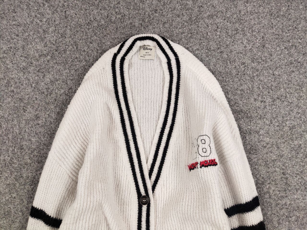 Japanese Brand Vintage 90's Japanese Disney White Knitted Cardigan Sweater Size US M / EU 48-50 / 2 - 8 Thumbnail
