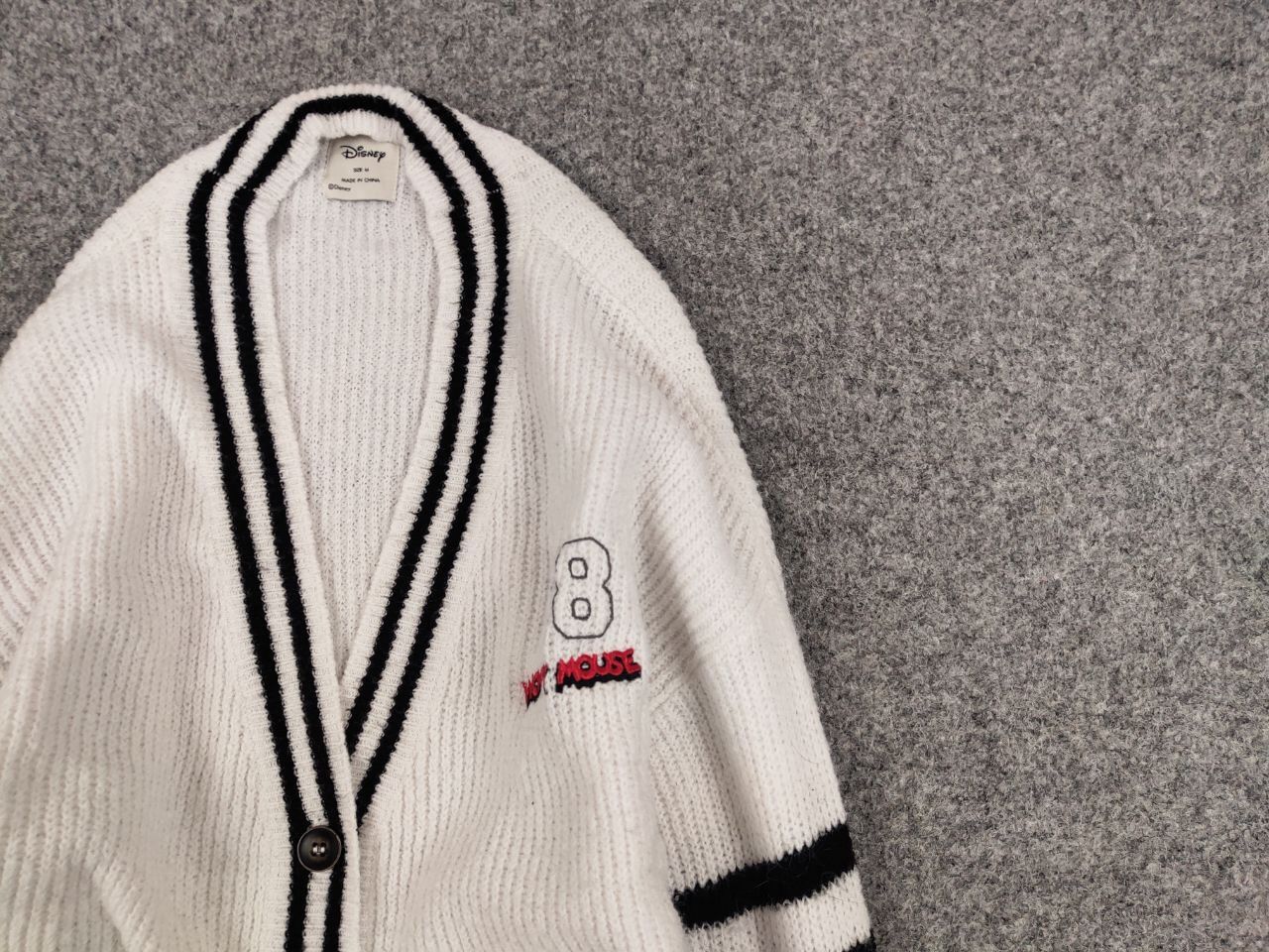 Japanese Brand Vintage 90's Japanese Disney White Knitted Cardigan Sweater Size US M / EU 48-50 / 2 - 11 Thumbnail
