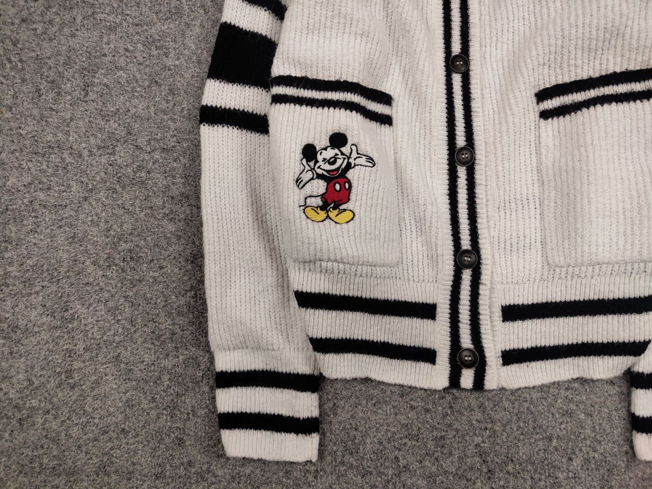 Japanese Brand Vintage 90's Japanese Disney White Knitted Cardigan Sweater Size US M / EU 48-50 / 2 - 10 Thumbnail