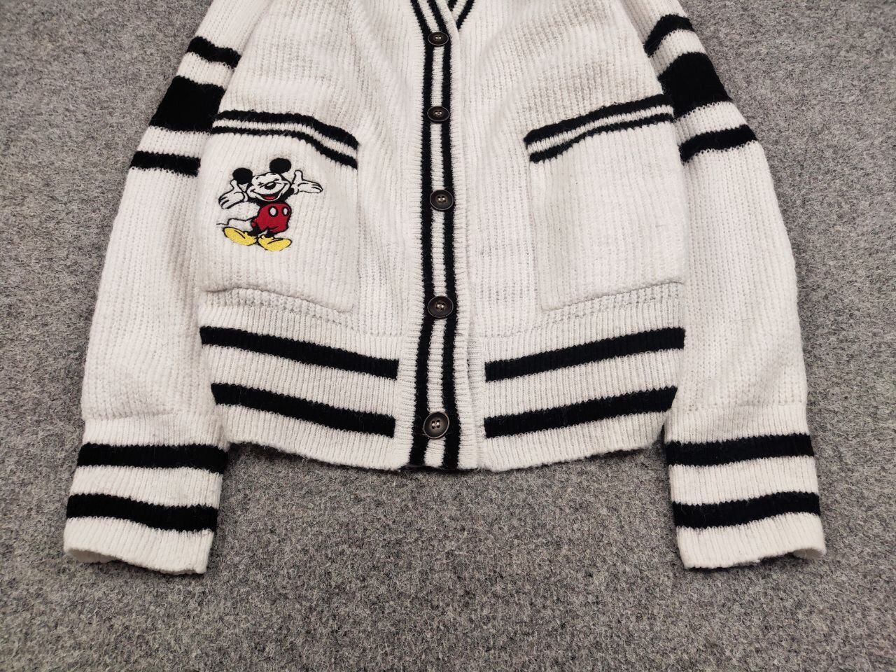 Japanese Brand Vintage 90's Japanese Disney White Knitted Cardigan Sweater Size US M / EU 48-50 / 2 - 9 Thumbnail