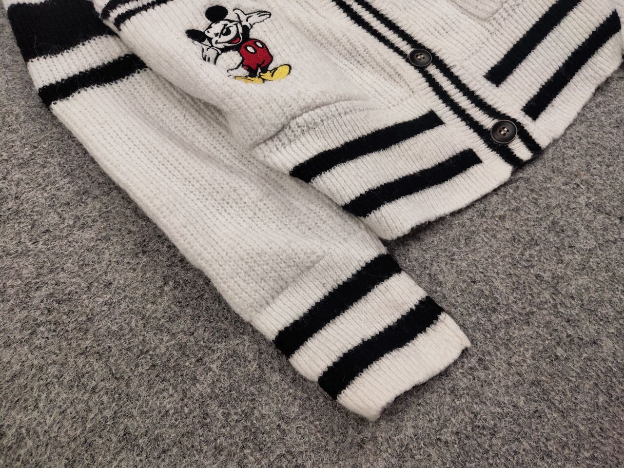 Japanese Brand Vintage 90's Japanese Disney White Knitted Cardigan Sweater Size US M / EU 48-50 / 2 - 6 Thumbnail