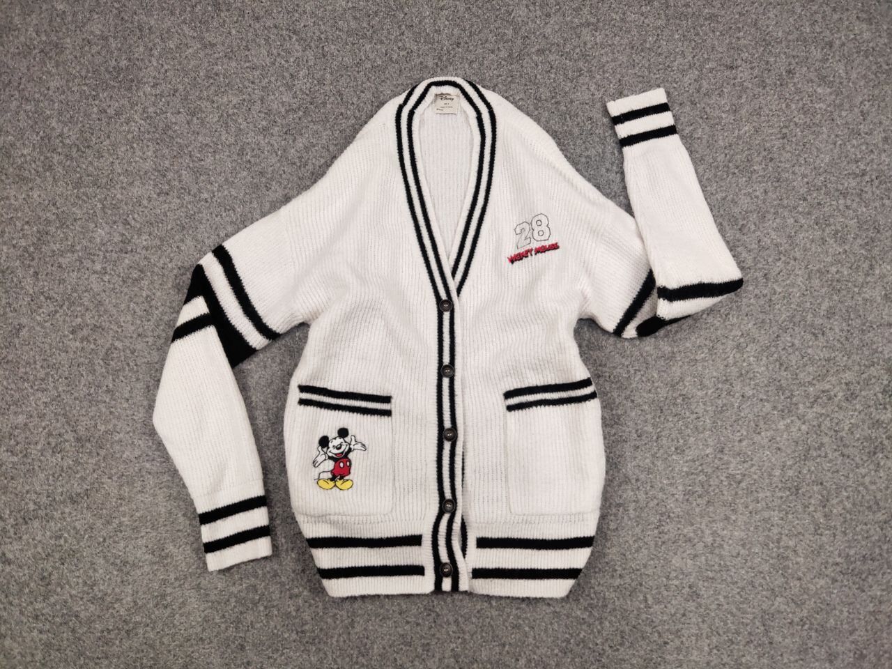 Japanese Brand Vintage 90's Japanese Disney White Knitted Cardigan Sweater Size US M / EU 48-50 / 2 - 15 Thumbnail