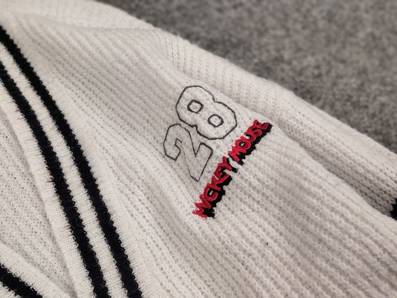 Japanese Brand Vintage 90's Japanese Disney White Knitted Cardigan Sweater Size US M / EU 48-50 / 2 - 13 Thumbnail