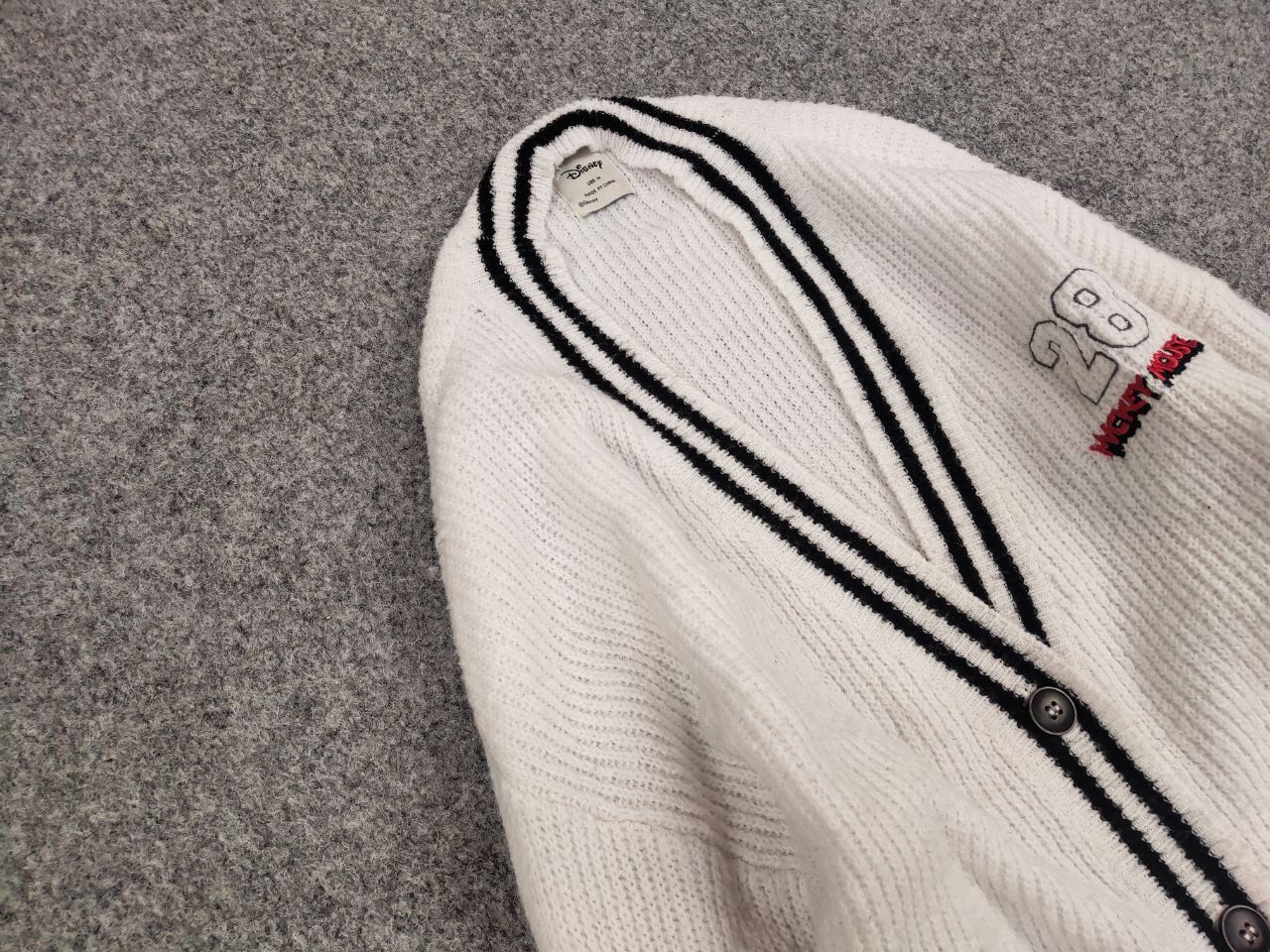 Japanese Brand Vintage 90's Japanese Disney White Knitted Cardigan Sweater Size US M / EU 48-50 / 2 - 7 Thumbnail