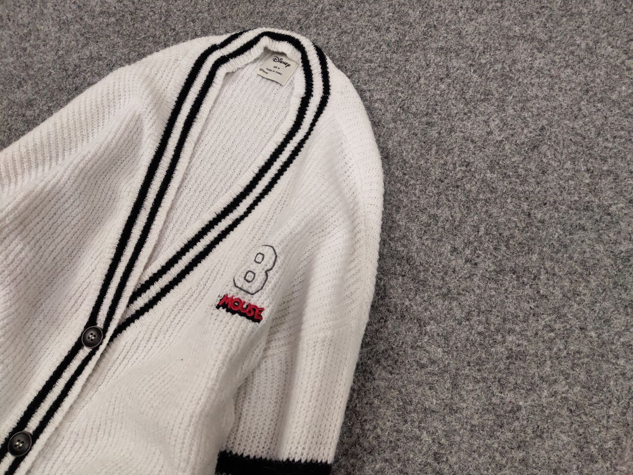 Japanese Brand Vintage 90's Japanese Disney White Knitted Cardigan Sweater Size US M / EU 48-50 / 2 - 4 Thumbnail
