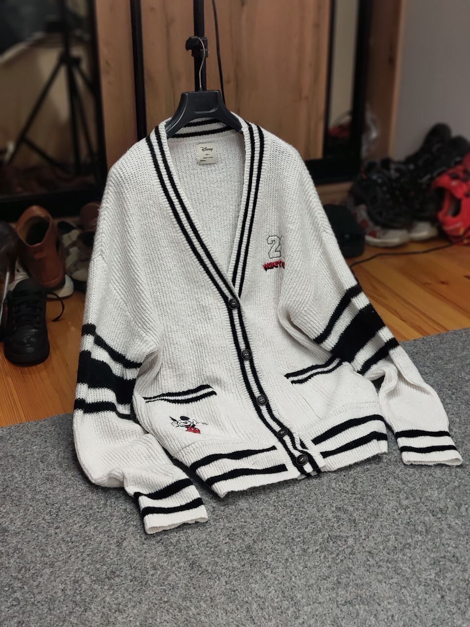 Japanese Brand Vintage 90's Japanese Disney White Knitted Cardigan Sweater Size US M / EU 48-50 / 2 - 21 Thumbnail
