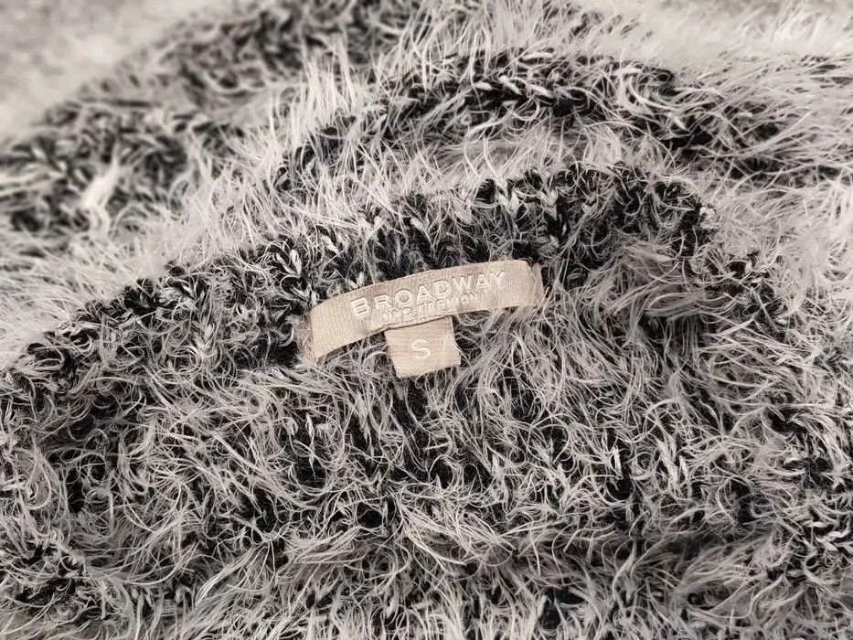 Japanese Brand Vintage 90's Japanese Gray Mohair Style Fuzzy Sweater Hype Size S / US 4 / IT 40 - 8 Thumbnail