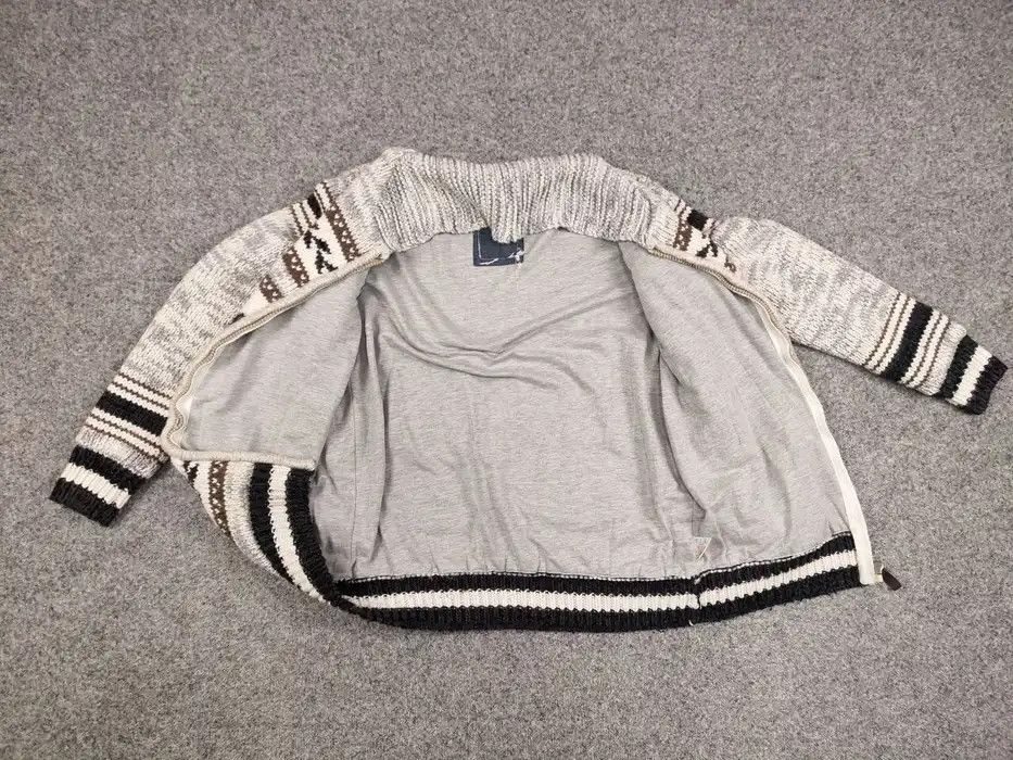 Japanese Brand Vintage 90's Cable Knit Wool Animal Pattern Cowichan Sweater Size US L / EU 52-54 / 3 - 8 Thumbnail