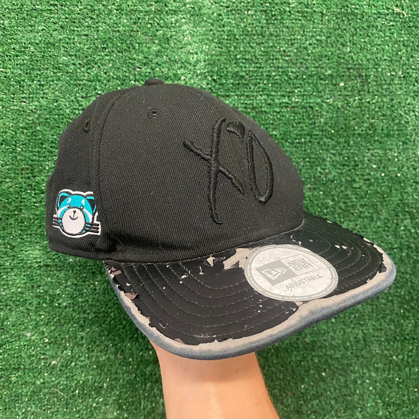 New Era × The Weeknd The Weeknd XO Kiss Land Distressed Tour Hat Cap Size ONE SIZE - 1 Thumbnail