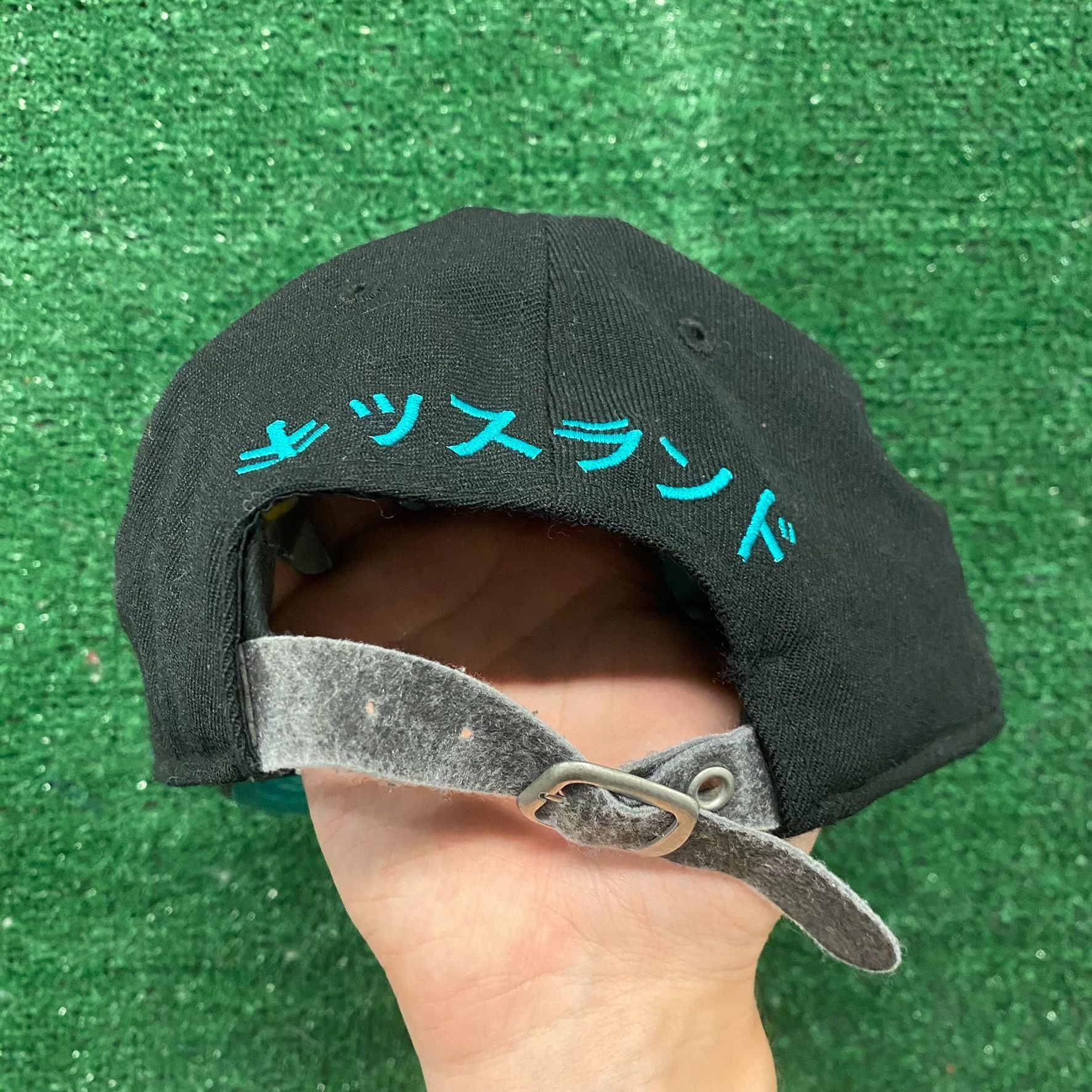 New Era × The Weeknd The Weeknd XO Kiss Land Distressed Tour Hat Cap Size ONE SIZE - 4 Thumbnail