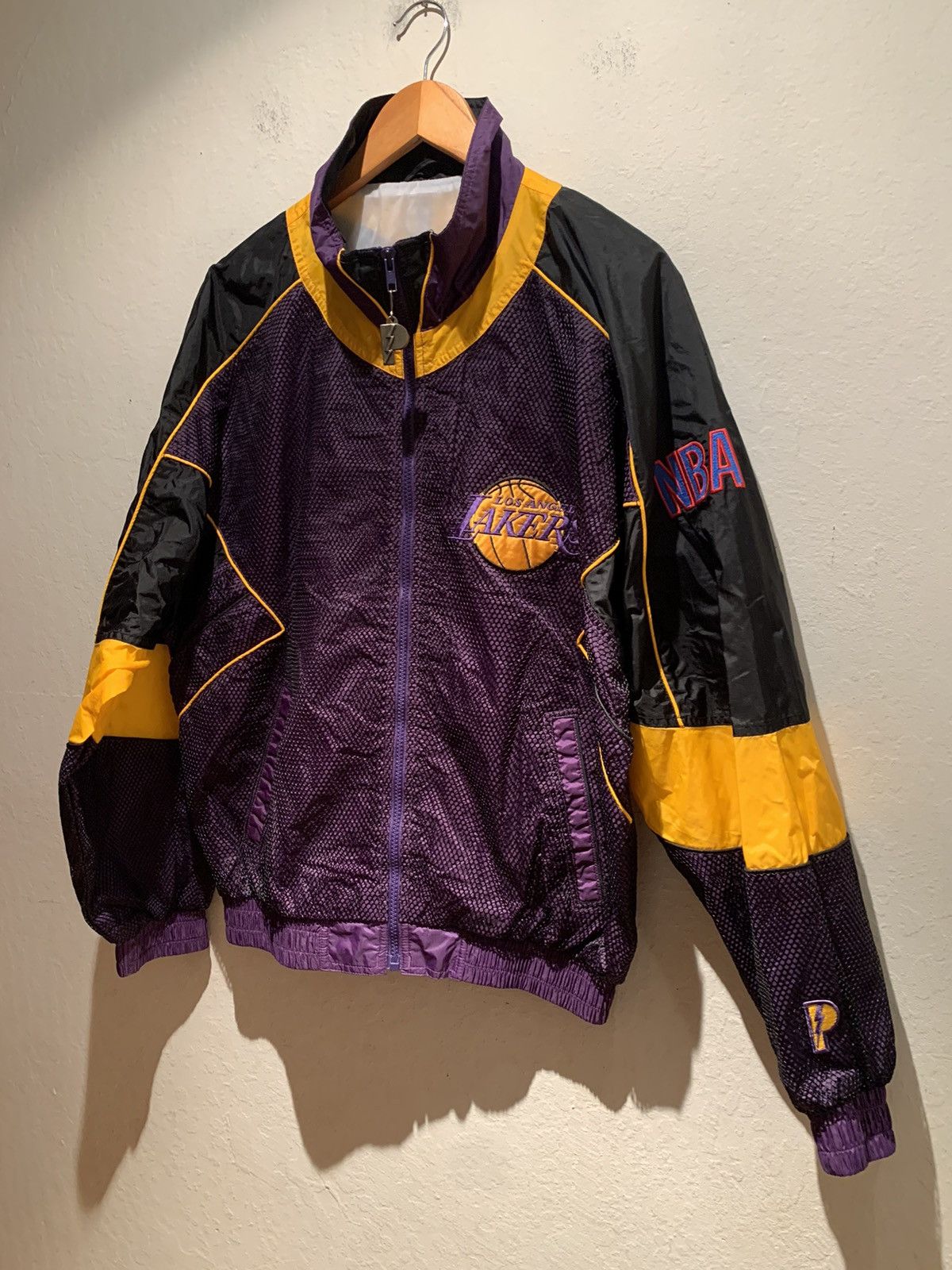 NBA × Pro Player × Vintage *RARE* Vintage Pro Player Los Angeles Lakers NBA Jacket - M Size US M / EU 48-50 / 2 - 1 Thumbnail