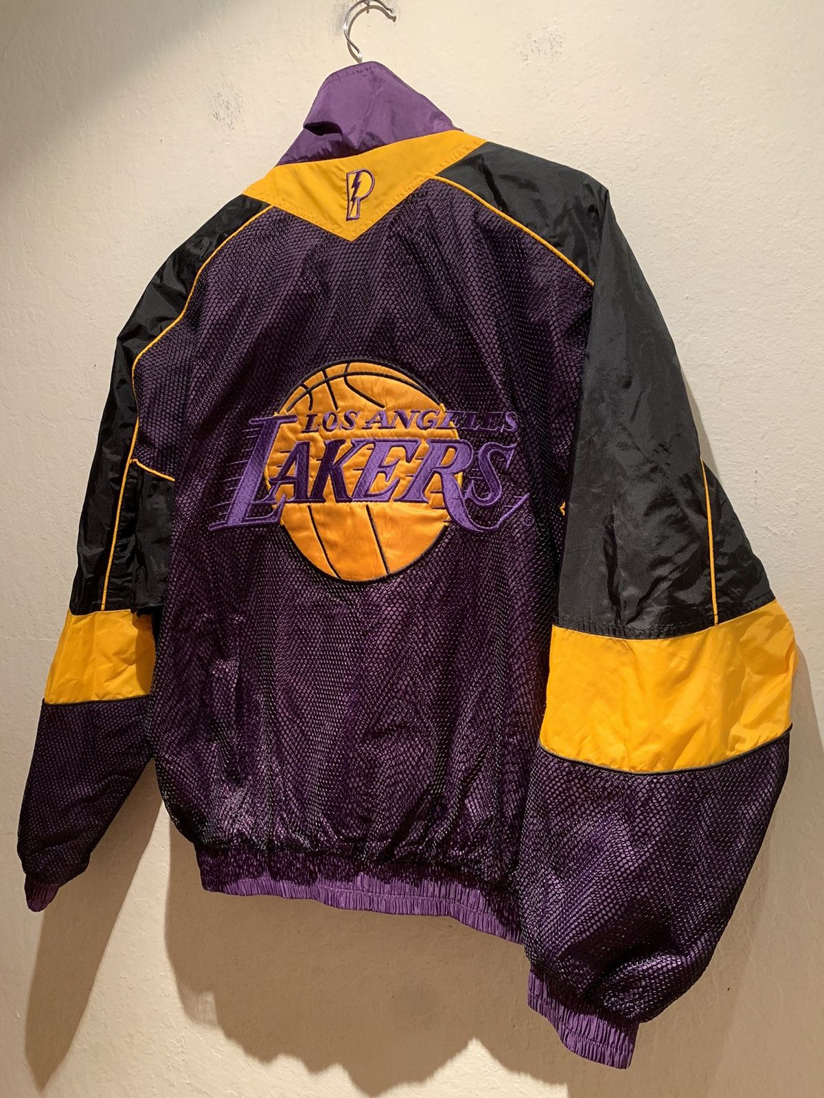 NBA × Pro Player × Vintage *RARE* Vintage Pro Player Los Angeles Lakers NBA Jacket - M Size US M / EU 48-50 / 2 - 2 Thumbnail