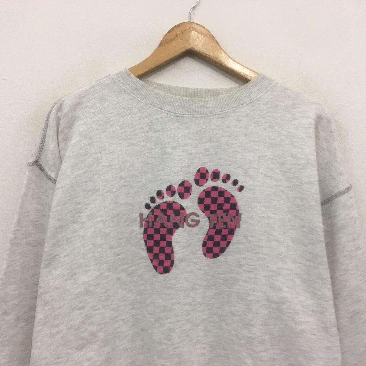 Hang Ten Vintage Hang Ten Sweatshirt Crewneck BigLogo Feet HangTen Size US L / EU 52-54 / 3 - 2 Thumbnail