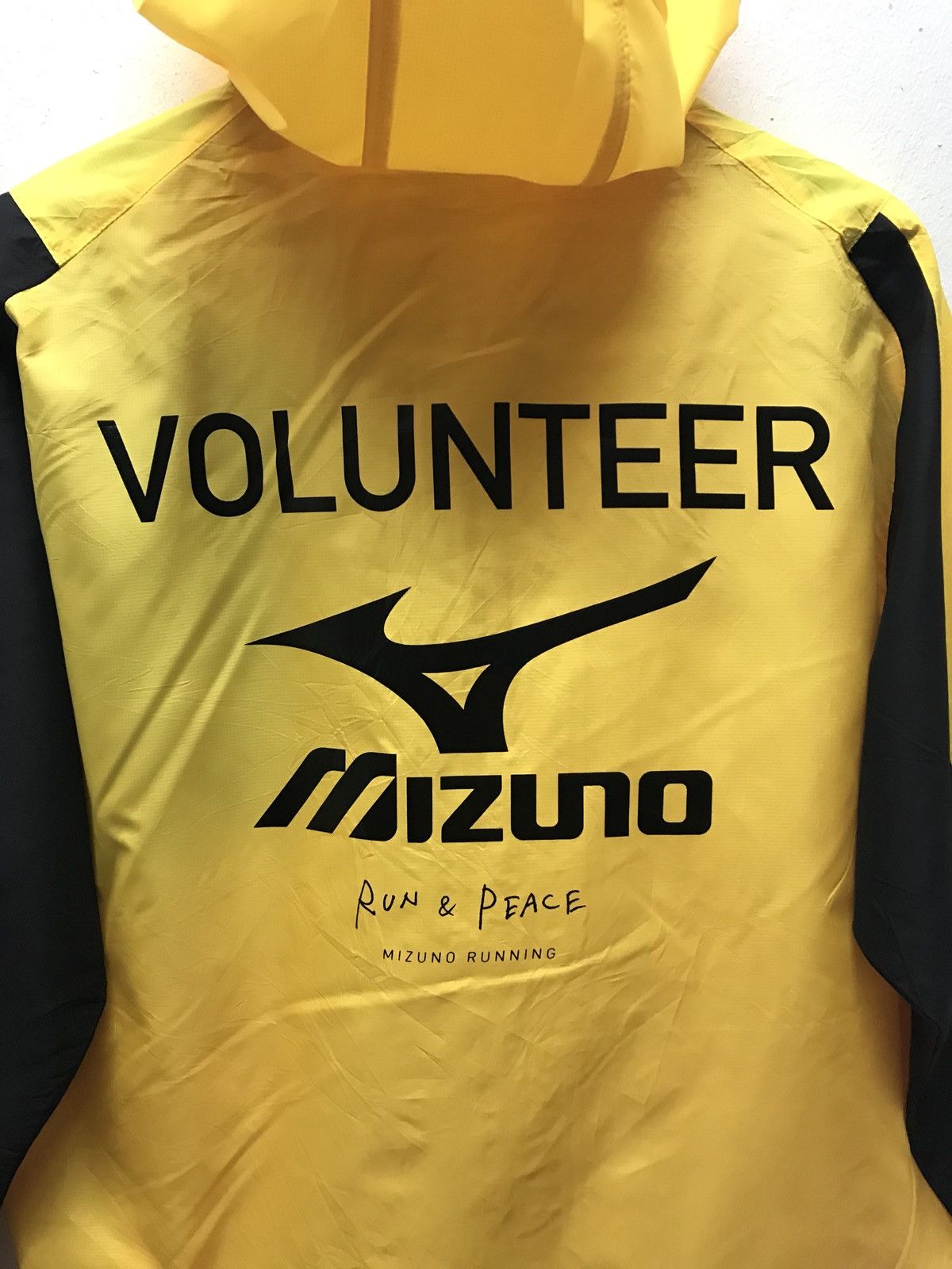 Mizuno Mizuno Running Osaka Marathon Volunteer Hooded Windbreaker Size US S / EU 44-46 / 1 - 3 Thumbnail