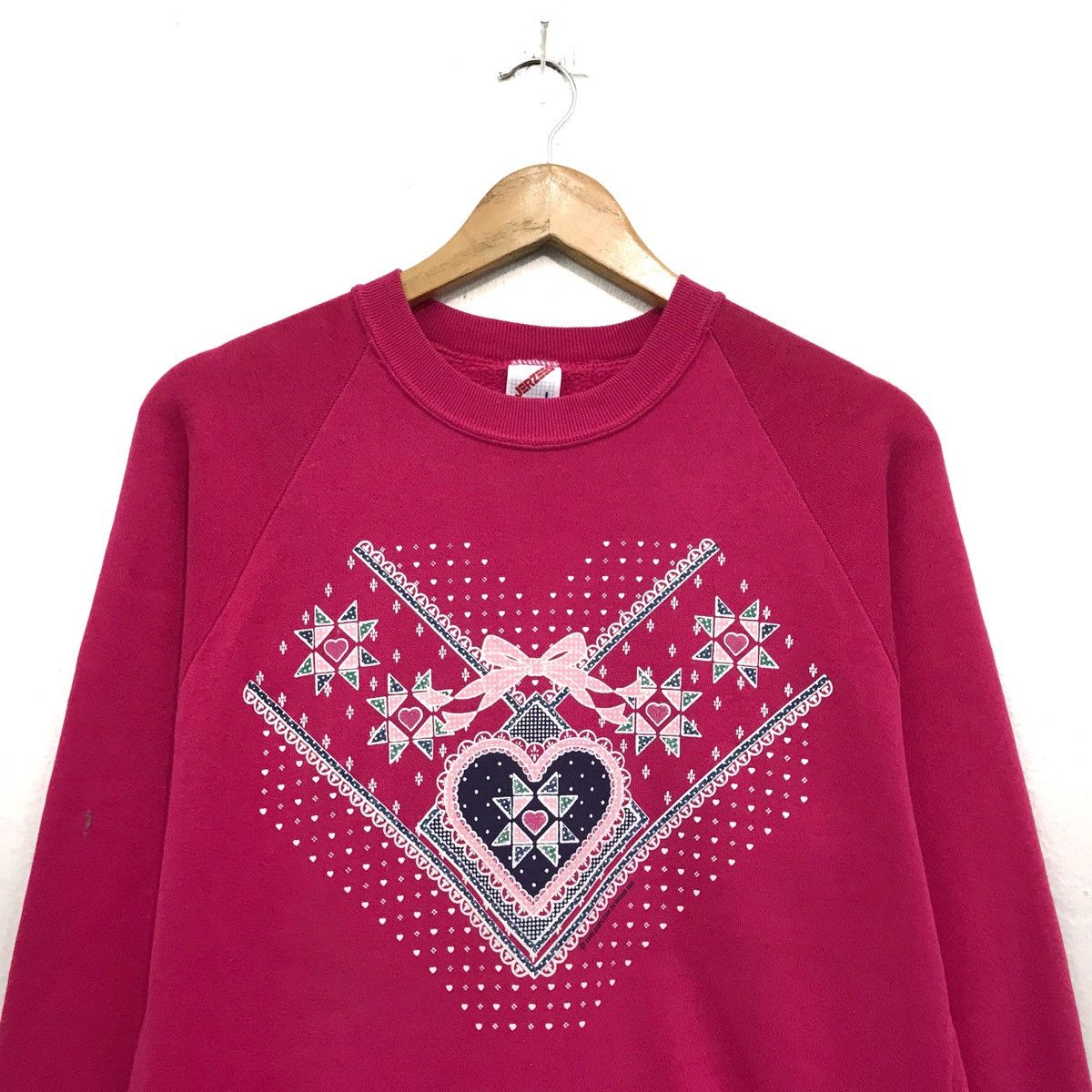 Other Vintage Sweatshirt Crewneck Biglogo Flowers Love Design Size US M / EU 48-50 / 2 - 4 Thumbnail