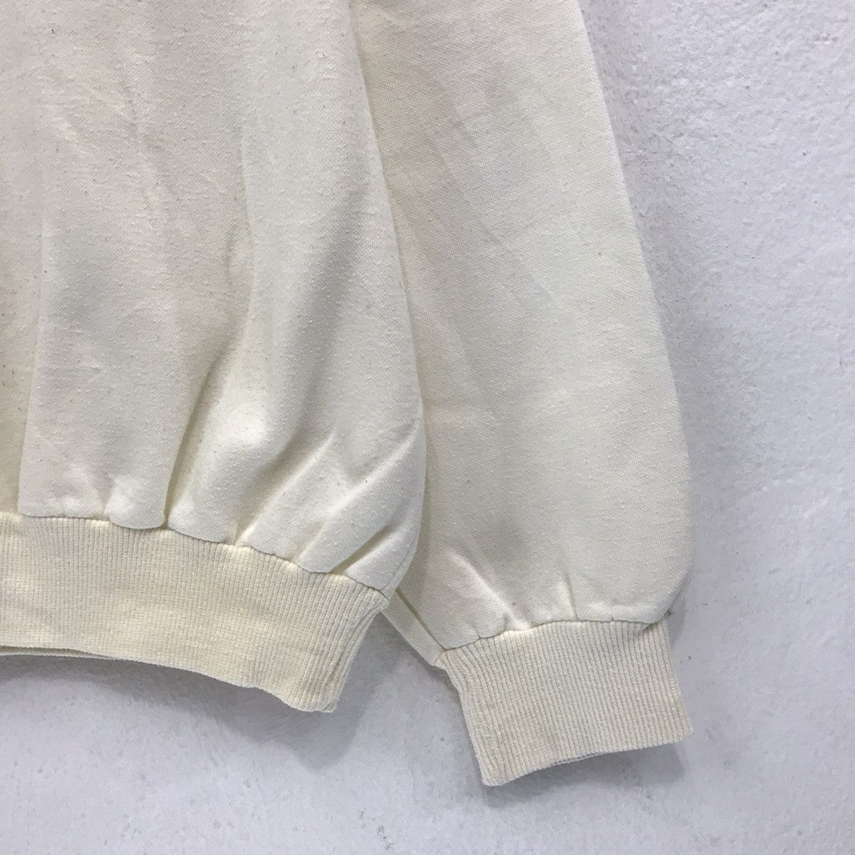 Japanese Brand Vintage Elle Sweatshirt Crew Embroidery Biglogo Elle Health Size US M / EU 48-50 / 2 - 4 Thumbnail