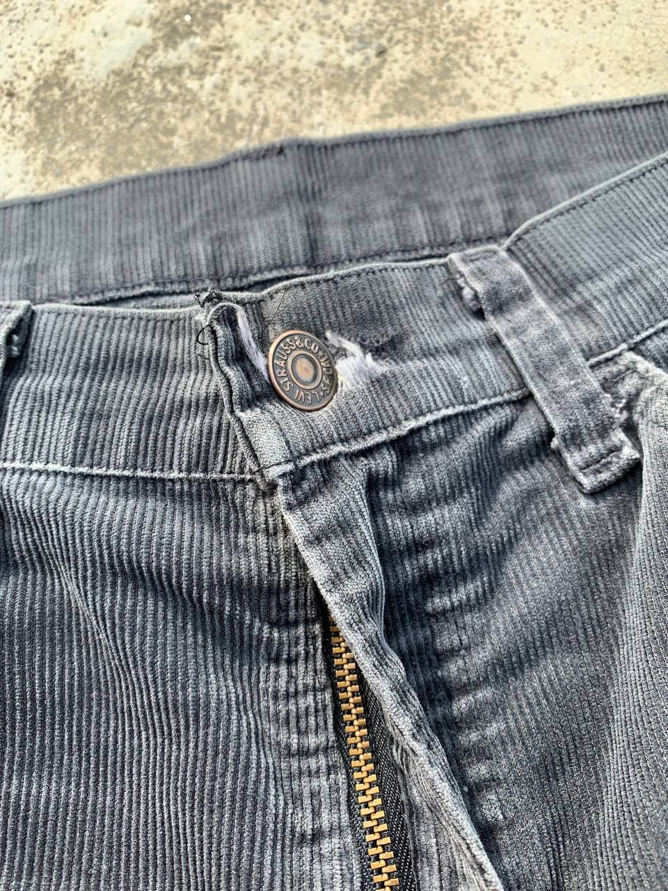 Levi's Levis 519 Vintage Thrashed Faded Black Corduroy Pants Size US 29 - 11 Thumbnail
