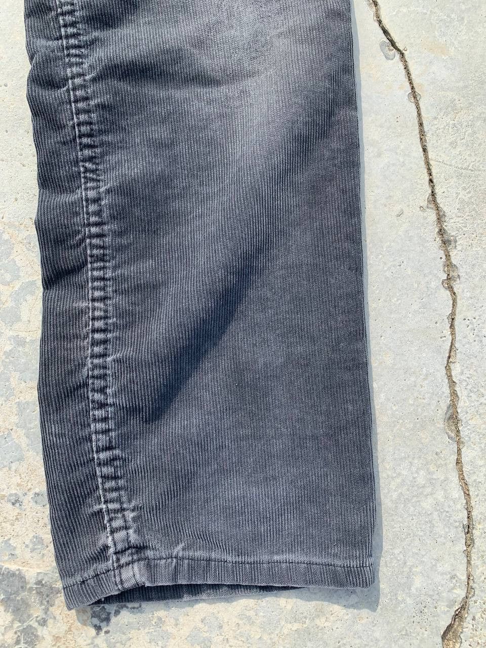 Levi's Levis 519 Vintage Thrashed Faded Black Corduroy Pants Size US 29 - 14 Thumbnail