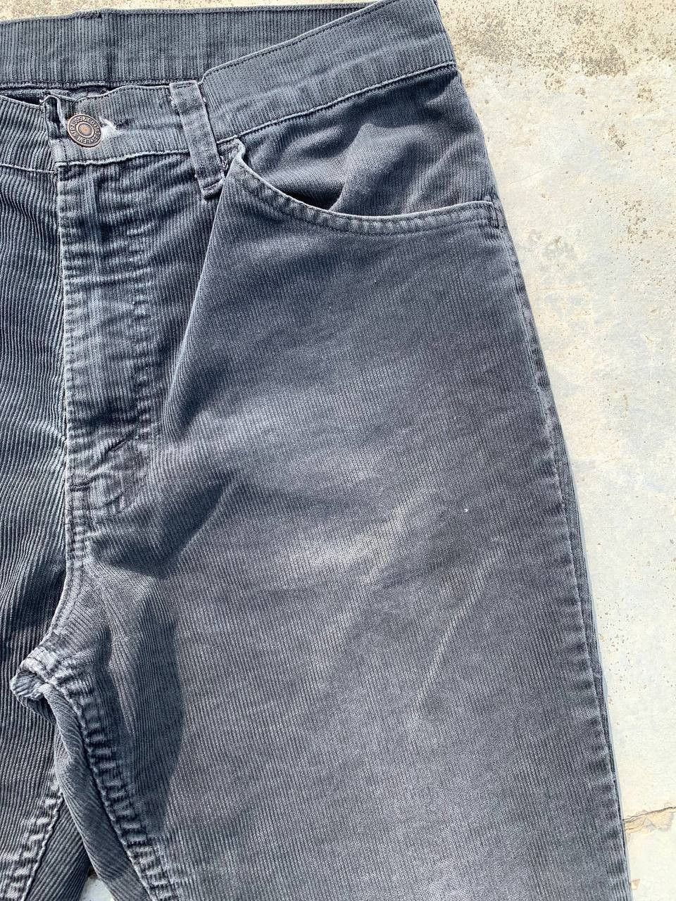 Levi's Levis 519 Vintage Thrashed Faded Black Corduroy Pants Size US 29 - 17 Thumbnail