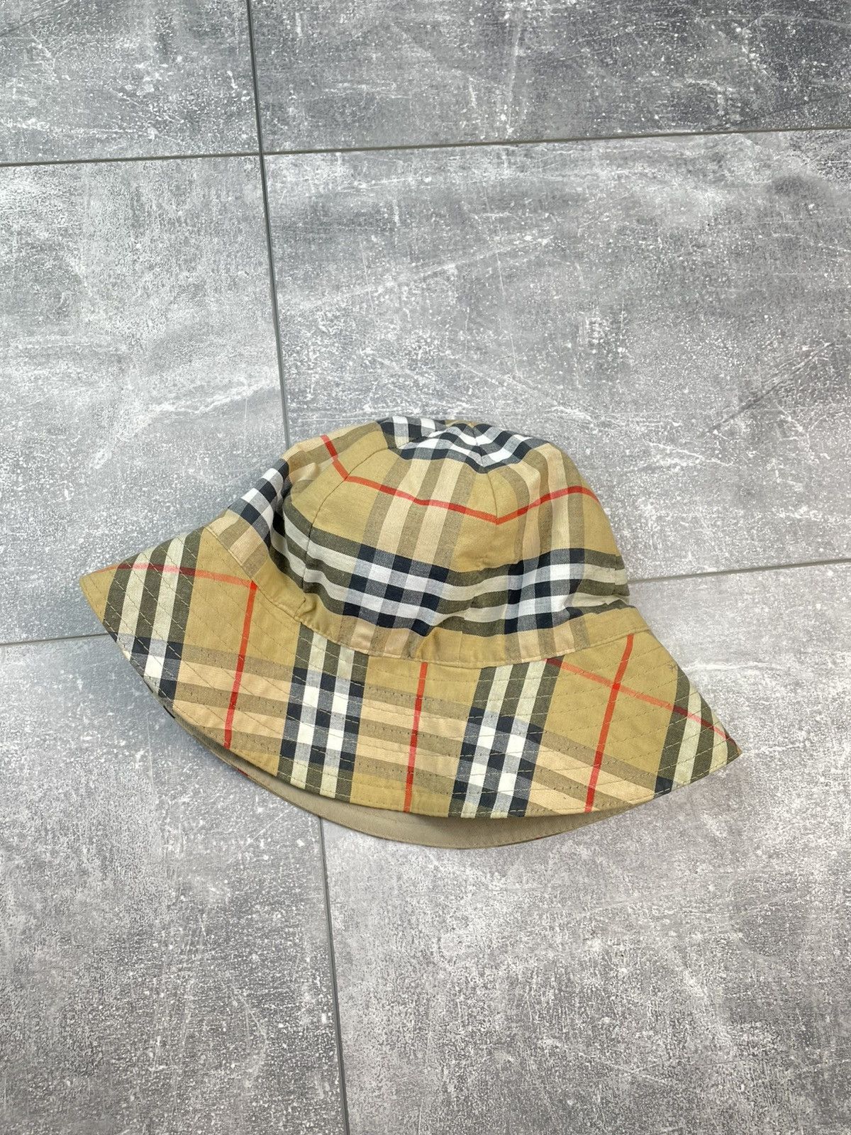 Burberry bucket hat grailed best sale