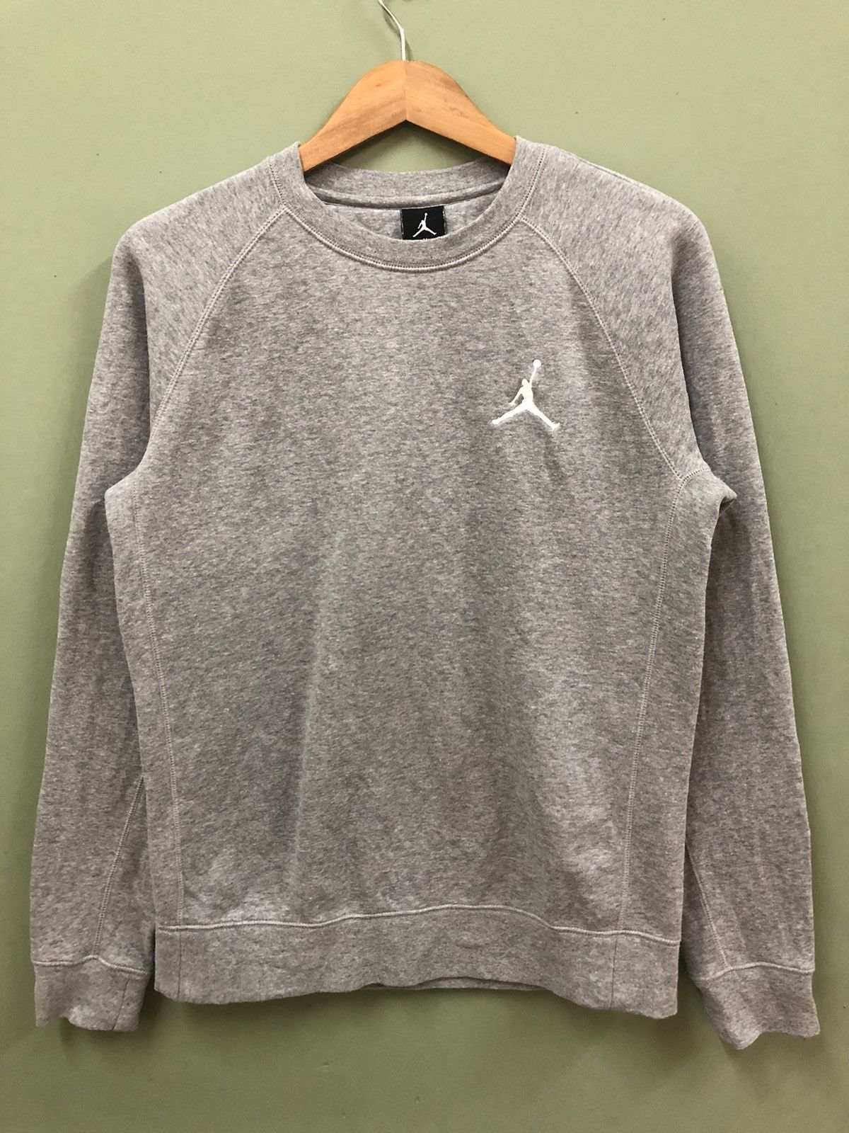 Jordan Brand × Nike AIR JORDAN - EMBROIDERED SMALL CHEST LOGO SWEATSHIRT Size US M / EU 48-50 / 2 - 1 Thumbnail