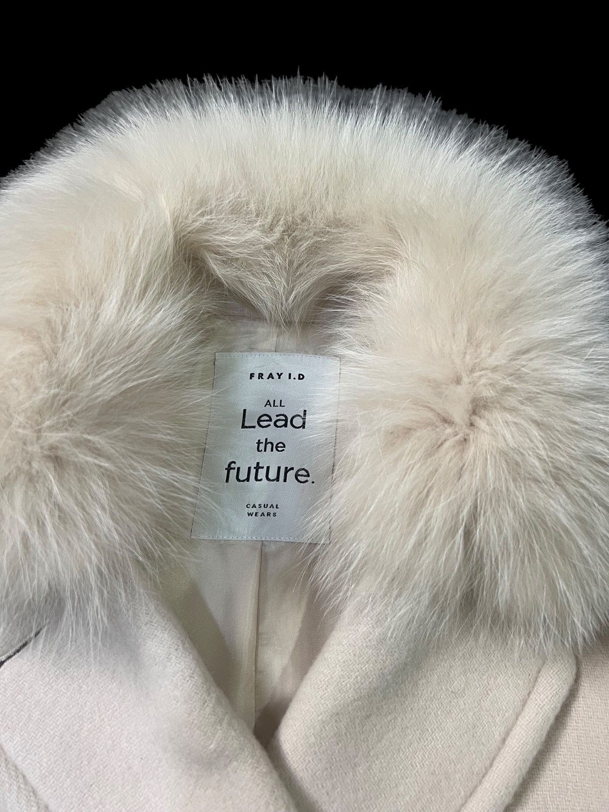 Designer × Japanese Brand 🔥NEED GONE🔥FRAY ID CASUAL WEAR CREAM WOOL PEACOAT FUR COLLAR Size S / US 4 / IT 40 - 12 Thumbnail