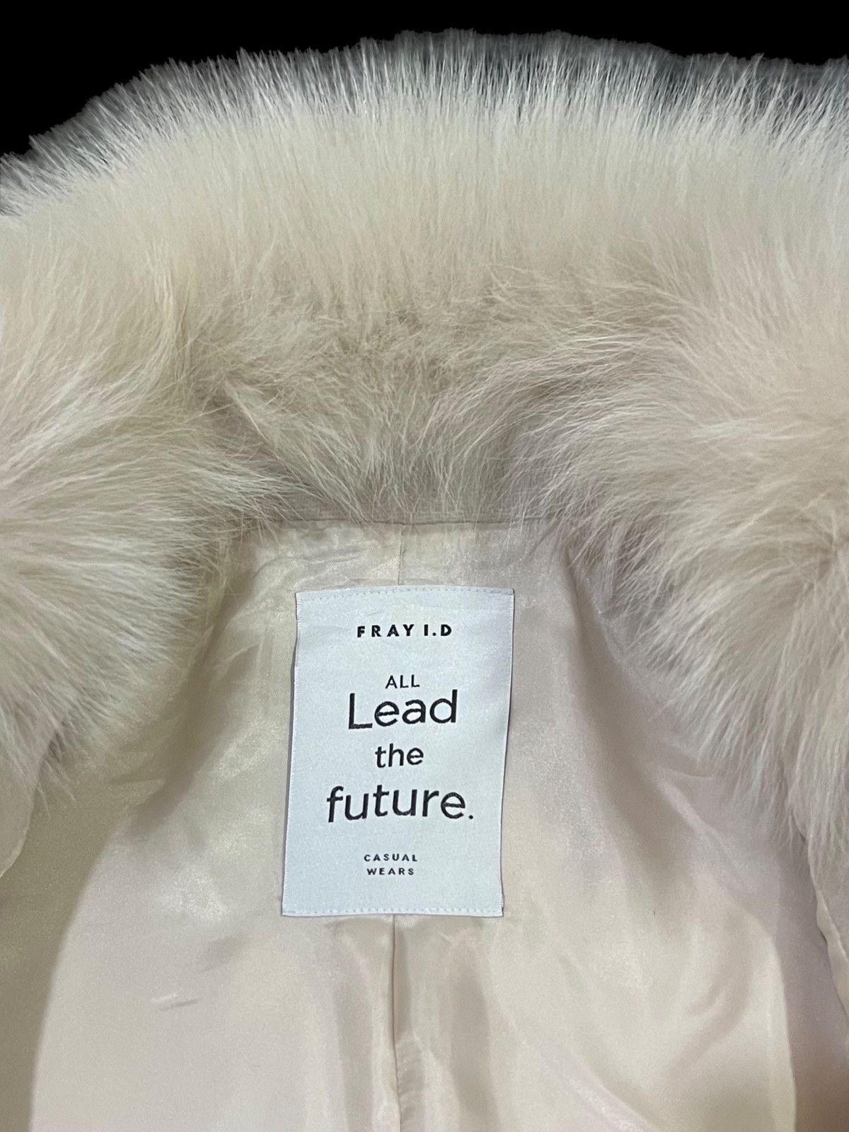 Designer × Japanese Brand 🔥NEED GONE🔥FRAY ID CASUAL WEAR CREAM WOOL PEACOAT FUR COLLAR Size S / US 4 / IT 40 - 17 Thumbnail
