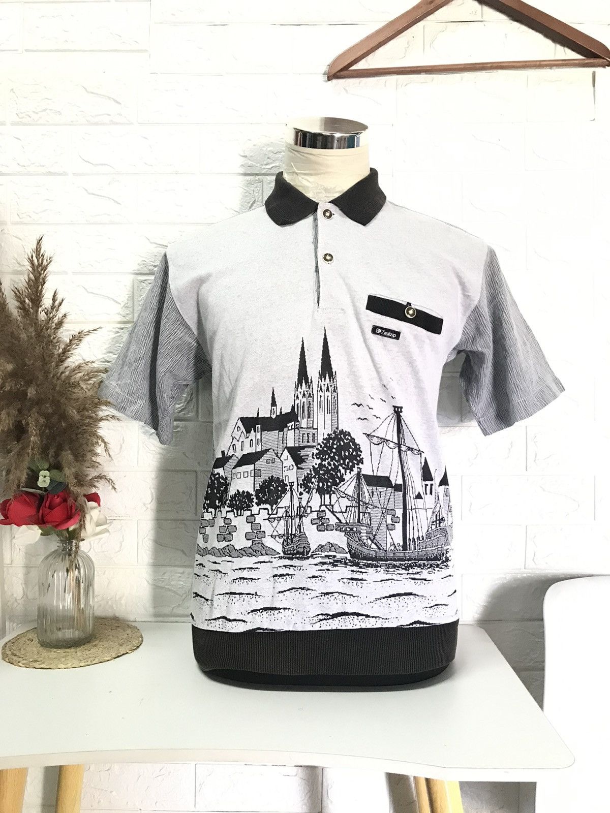 VINTAGE ZEALZIP POLO SHIRT NICE PRINT DESIGN