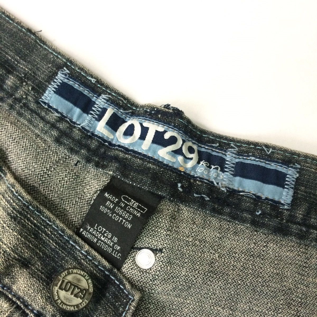 If Six Was Nine BAGGY DENIM LOT29 ART BUGS BUNNY JEANS PANTS Size US 33 - 8 Thumbnail