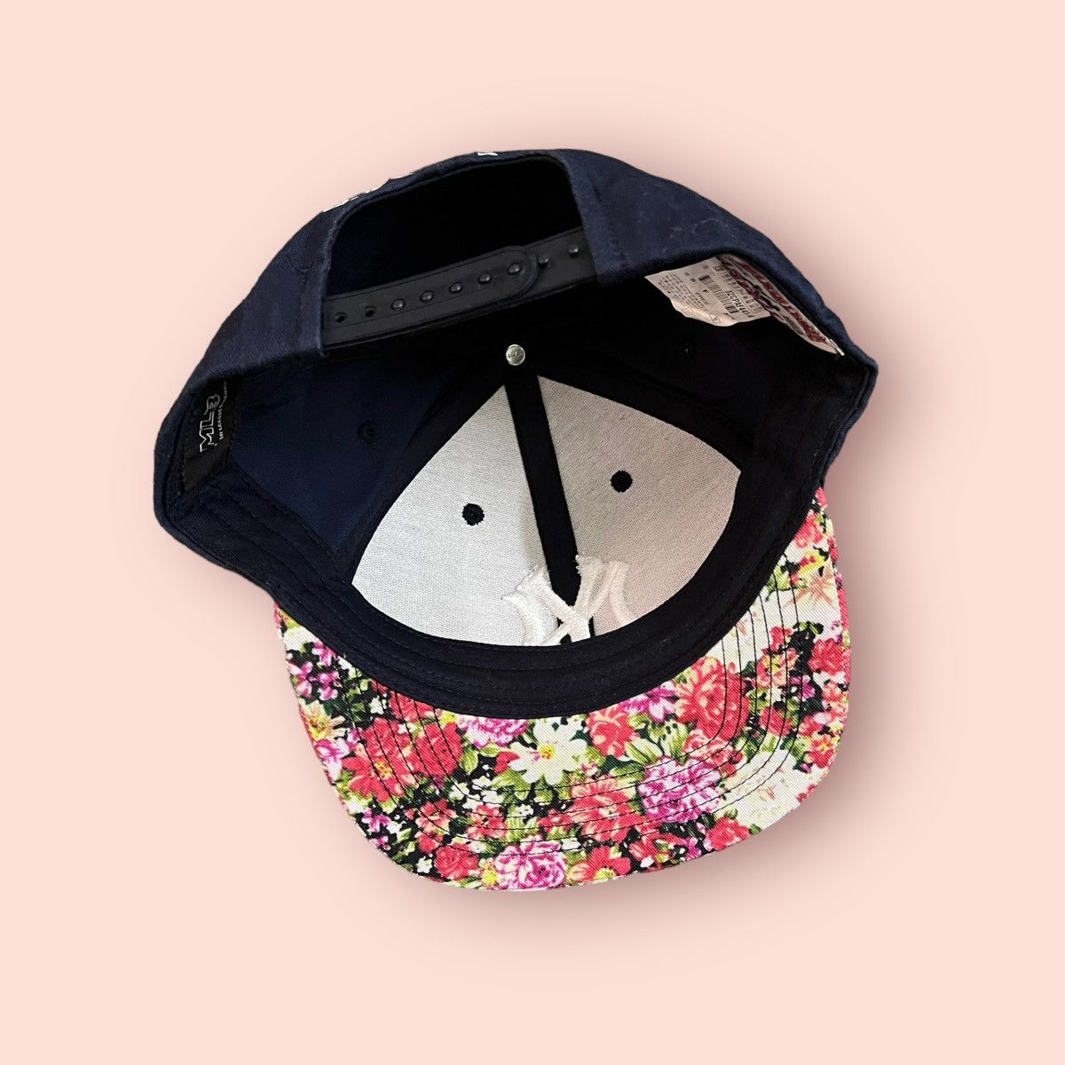 MLB VINTAGE MLB NY YANKEES FLORAL BRIM SNAPBACK CAP Size ONE SIZE - 14 Thumbnail