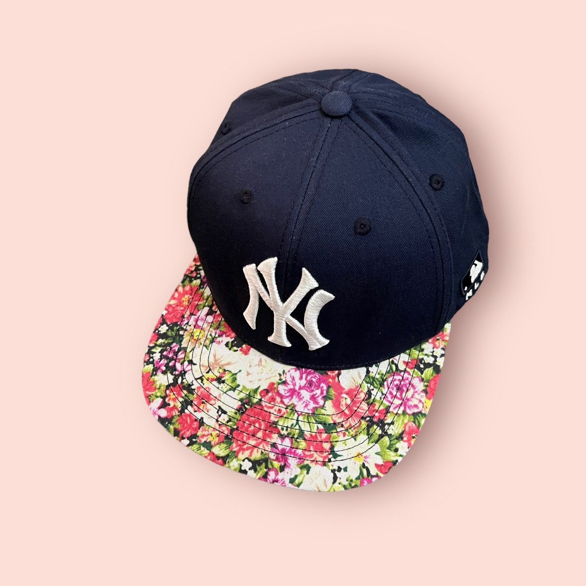 MLB VINTAGE MLB NY YANKEES FLORAL BRIM SNAPBACK CAP Size ONE SIZE - 2 Thumbnail