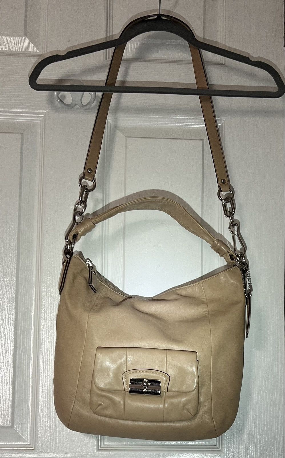 Coach Leather Coach Shoulder Bag W/ Coral Interior Size ONE SIZE - 2 Thumbnail