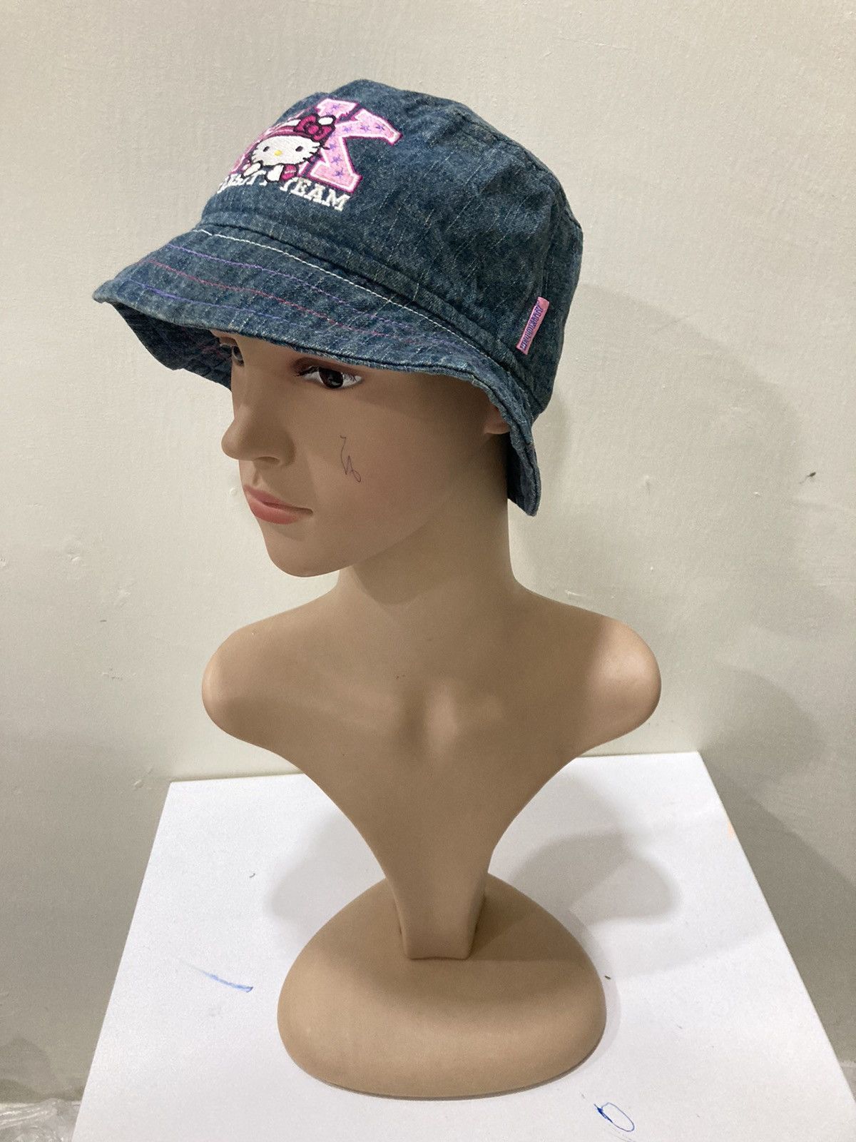 Japanese Brand Kids Varsity Team Hello Kitty Bucket Hat 7-14 Years Old Size ONE SIZE - 2 Thumbnail