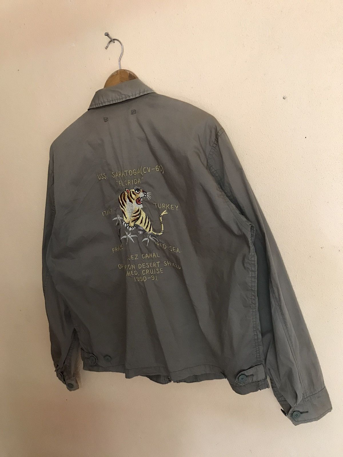 Avirex RARE VINTAGE AVIREX EMBROIDERED TIGER USS SARATOGA JACKET Size US L / EU 52-54 / 3 - 4 Thumbnail