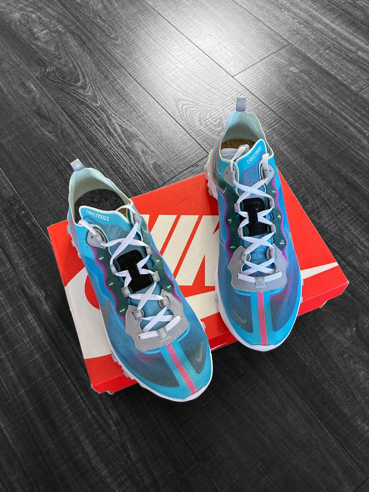 Nike NIKE React Element 87 Royal Tint 2019 Size US 10.5 / EU 43-44 - 3 Thumbnail