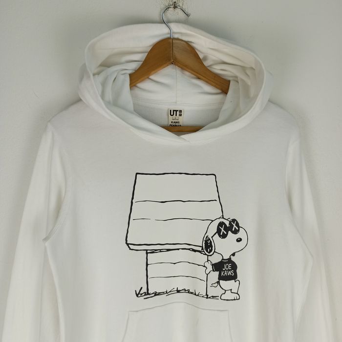 Kaws x hotsell peanuts hoodie