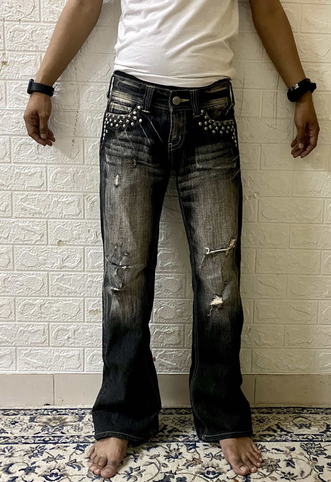 Vanquish Vanquish Studded Distressed Denim Flare Jeans LGB Size US 30 / EU 46 - 1 Thumbnail