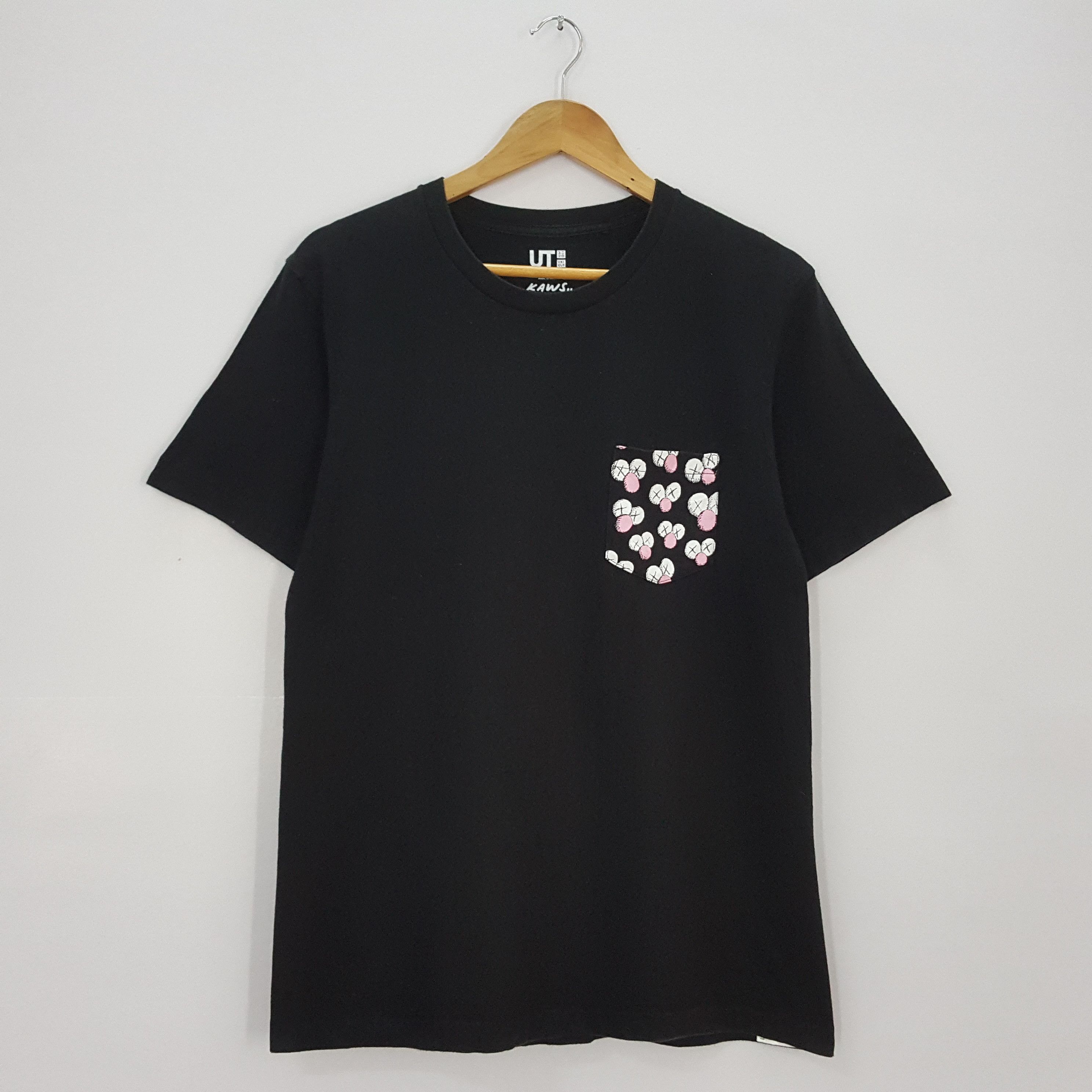 Kaws × Uniqlo Vintage Kaws x Uniqlo Japanese brand t-shirt Size US M / EU 48-50 / 2 - 1 Thumbnail